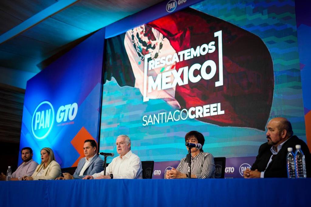 Critica Creel a AMLO por usar recursos