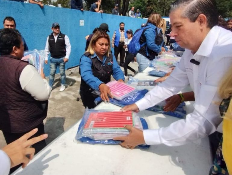 Entrega Coyoacán útiles escolares en apoyo a la economía familiar