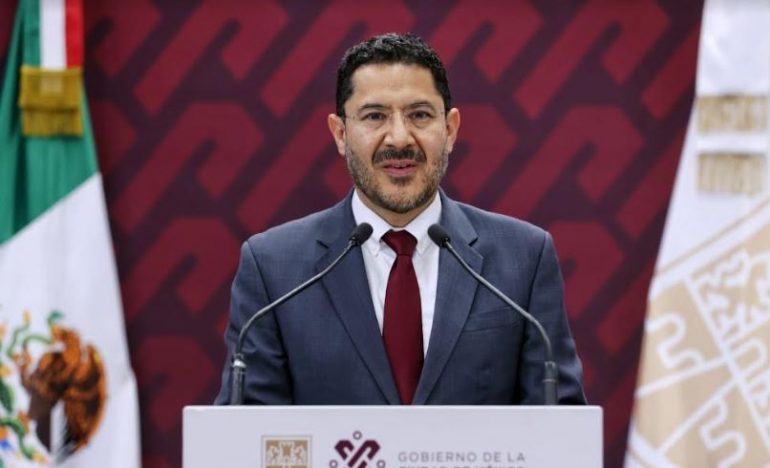 Un enfadado Martí Batres sale a decir que la línea 9 del Metro es segura