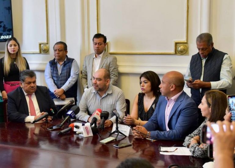 Más de 112 mil firmas para retirar los libros de la SEP, señalan padres de familia