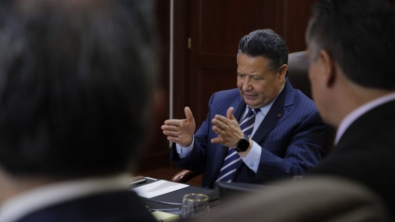 Gobernador de Hidalgo adjudica contrato millonario