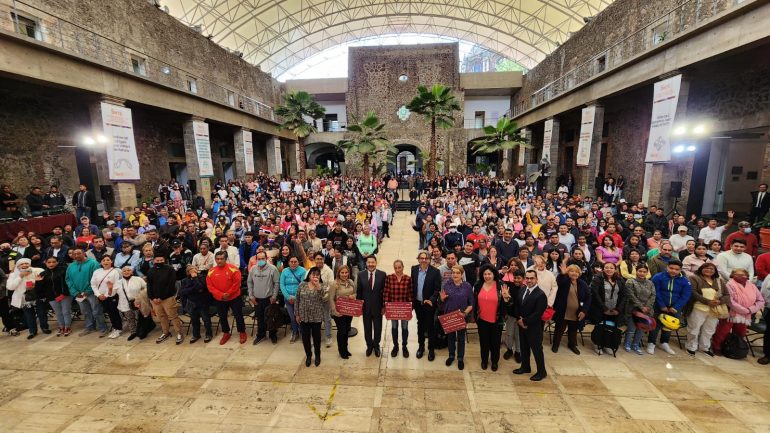 Martí Batres impulsa proyectos productivos con Programa “Empléate”