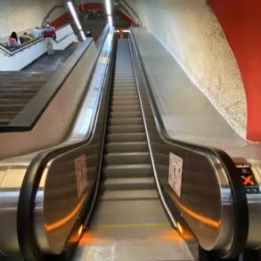 Escaleras del Metro colapsan por un tenis