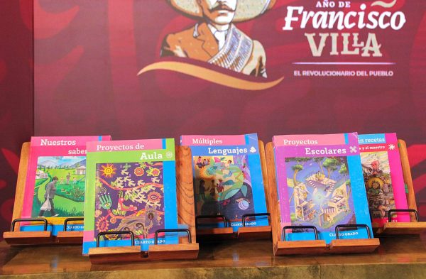 Exigen chihuahuenses a Maru Campos entregue los libros de textos gratuitos