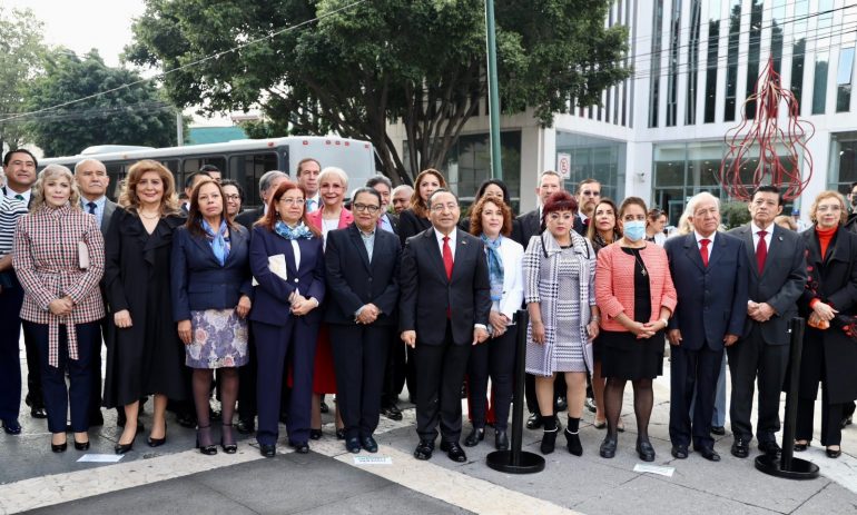 Asiste la secretaria de Seguridad a ceremonia de Honores