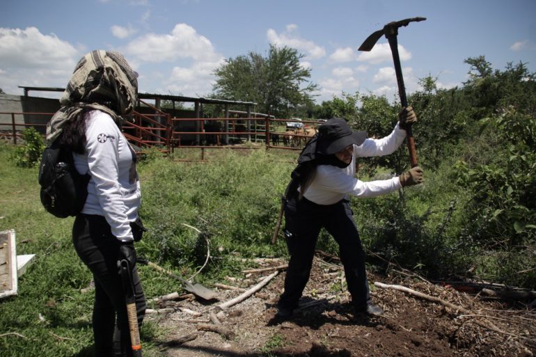 En busca de fosas clandestinas en Tepalcingo, Morelos