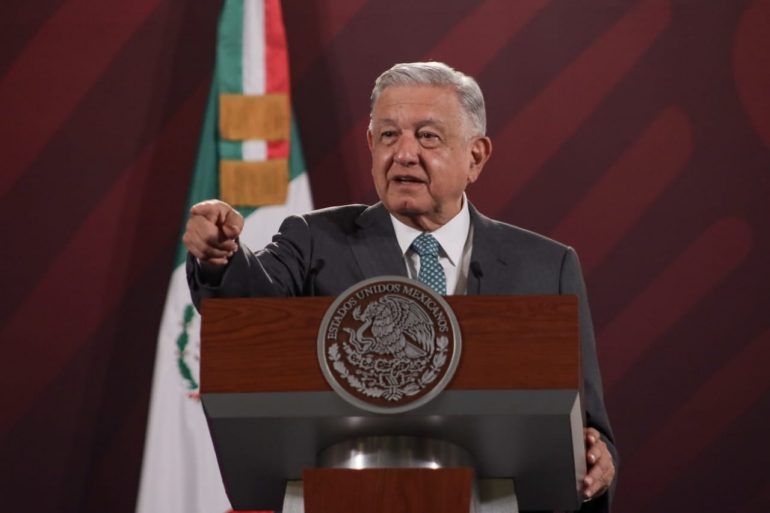 Categoría 1 en aviación: AMLO