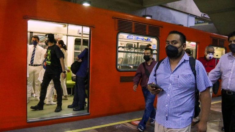 Línea 3 del Metro interrumpe su servicio para rescatar a persona que presuntamente se arrojó a las vías