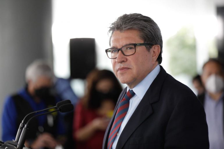 Monreal pide apoyo para Sheinbaum y Clara