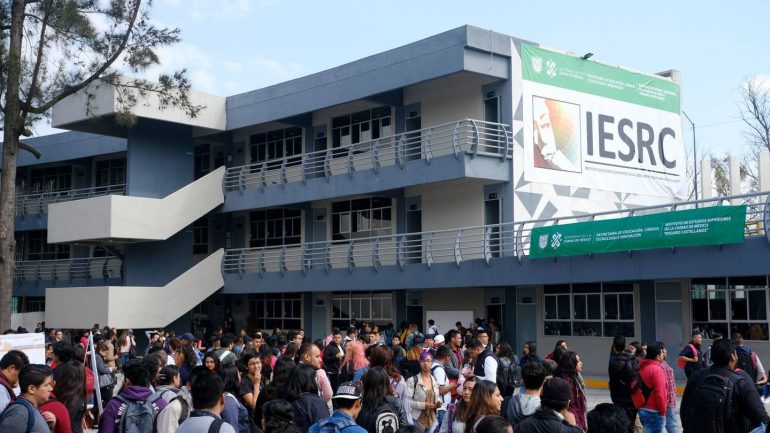 Precarización de docentes en la Universidad Rosario Castellanos