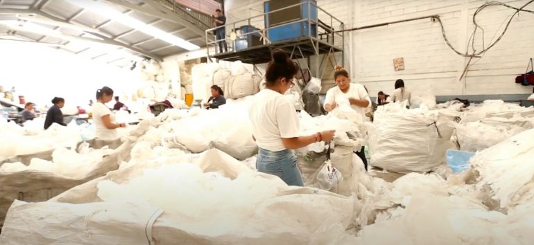 Planta de reciclaje en México transforma 45 mil kilos de plástico diarios en materia prima