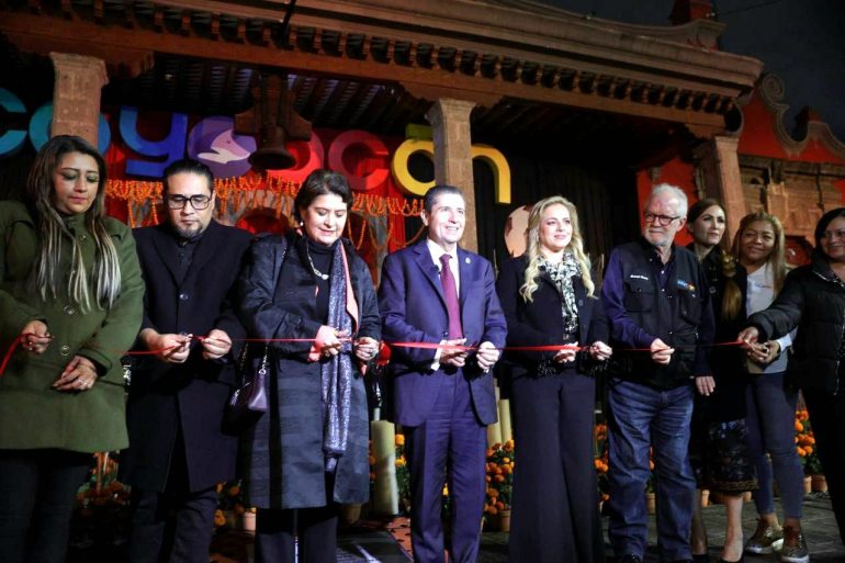 Inauguración de ofrenda de leyendas del fútbol en Coyoacán