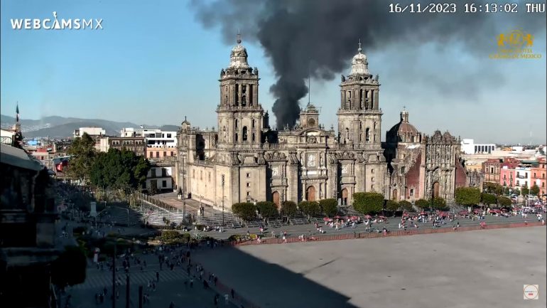 Incendio en bodega de calzado en Tepito