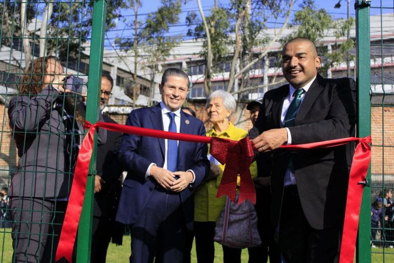 Se brindó mantenimiento a una veintena de escuelas primarias en Coyoacán.