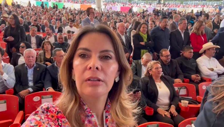 Laura Barrera celebra toma de Manolo Jiménez