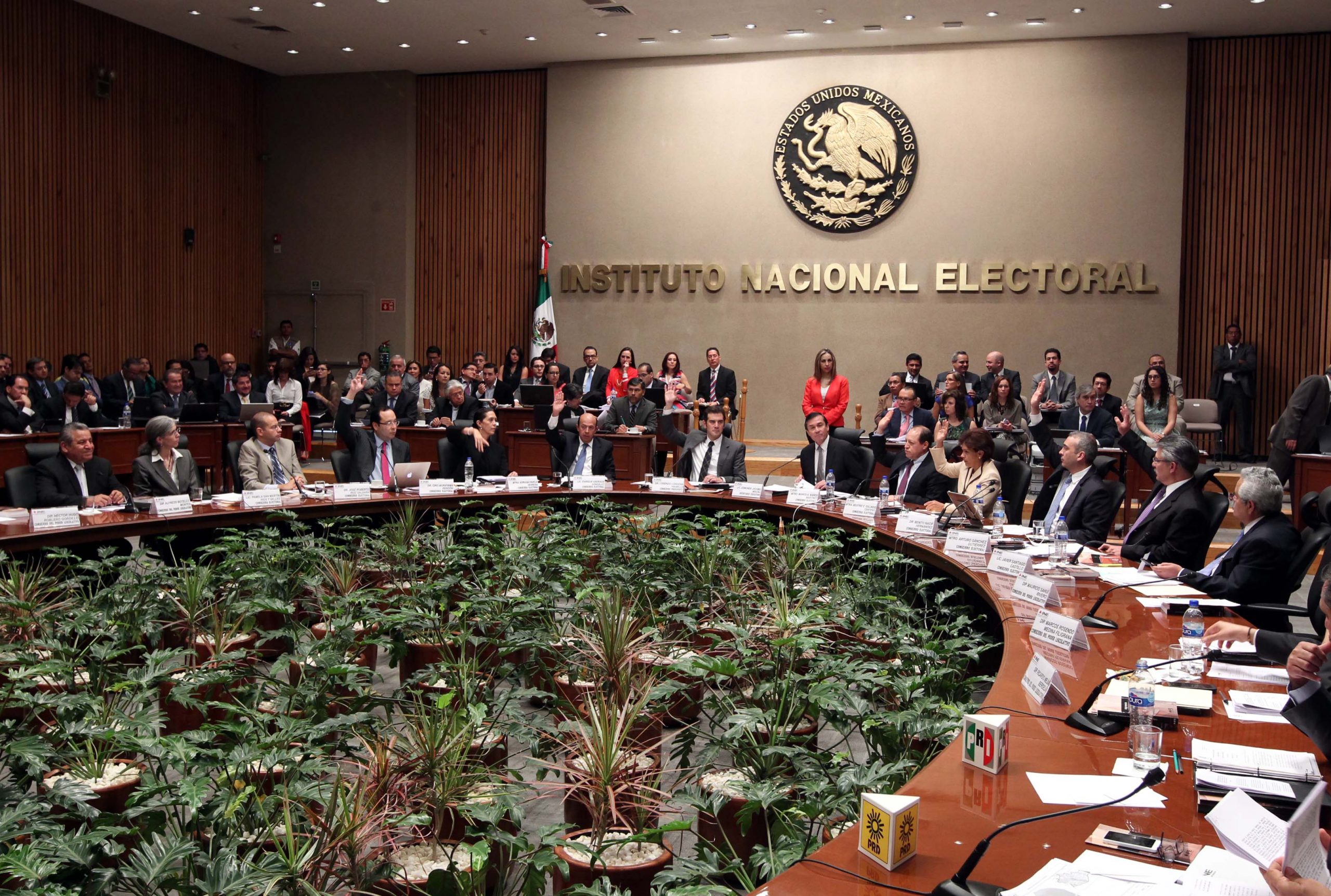 NE aprueba sanciones a partidos políticos por 518 mdp