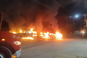 Cerca de las 10 de la noche, comenzaron a quemar vehículos en la carretera Villahermosa-Frontera, en Tamulté de las Sábanas.