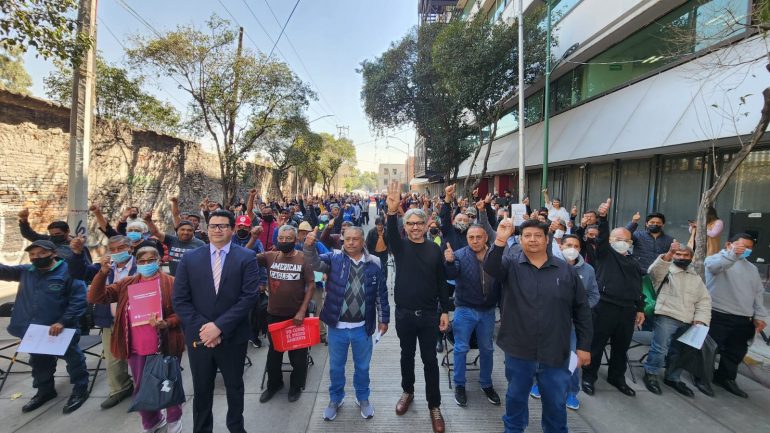 Comienza resello de licencias-credenciales de trabajadores no asalariados en la ciudad de México