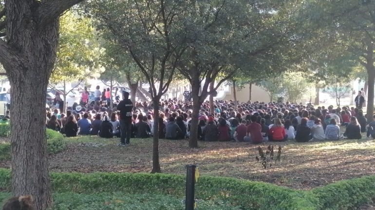 Estudiante apuñala a su compañera en prepa de la UANL