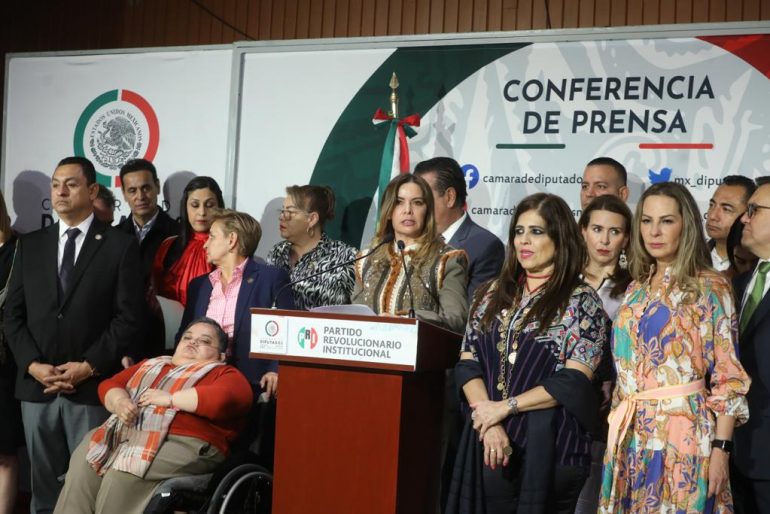 PAN, PRI y PRD presentan iniciativa para que el gobierno garantice abasto o reembolse gasto en medicamentos