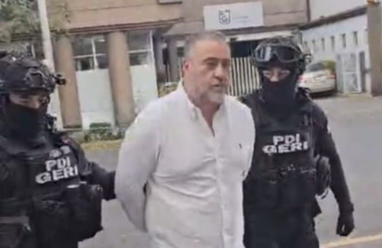 Fiscalía CDMX detiene a Tonatiuh González; Oposición acusa presión de Godoy