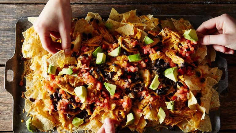 Delicias para el Super Bowl LVIII: 3 recetas de nachos para saborear durante el enfrentamiento entre los Chiefs y los 49ers