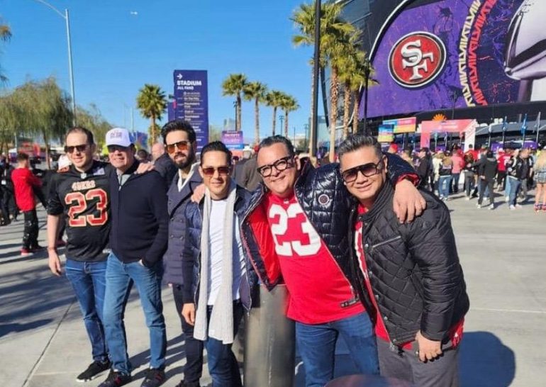 Critican a Williams Ochoa, secretario del PRI, por asistir al Super Bowl con entradas de 150 mil pesos