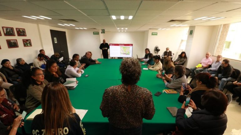 Vecinos afectados por microsismos se reúnen con autoridades capitalinas