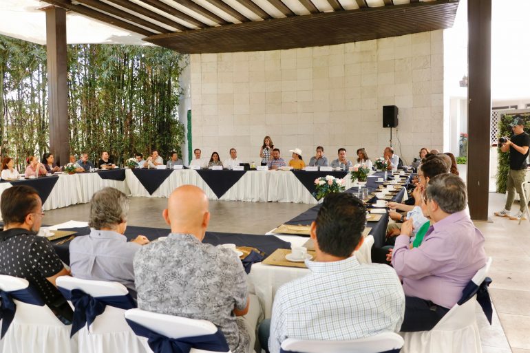 Empresarios respaldan propuesta de Lucy Meza en realizar tres debates entre candidatos