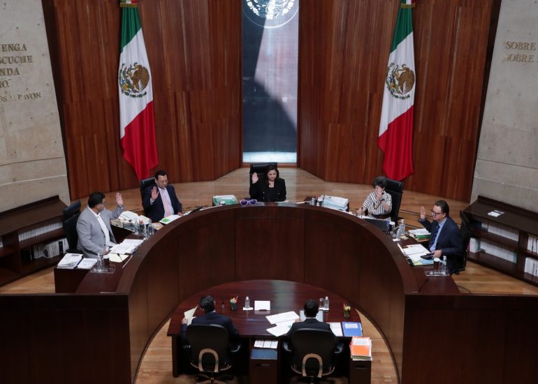 TEPJF descarta que se revise libro de AMLO