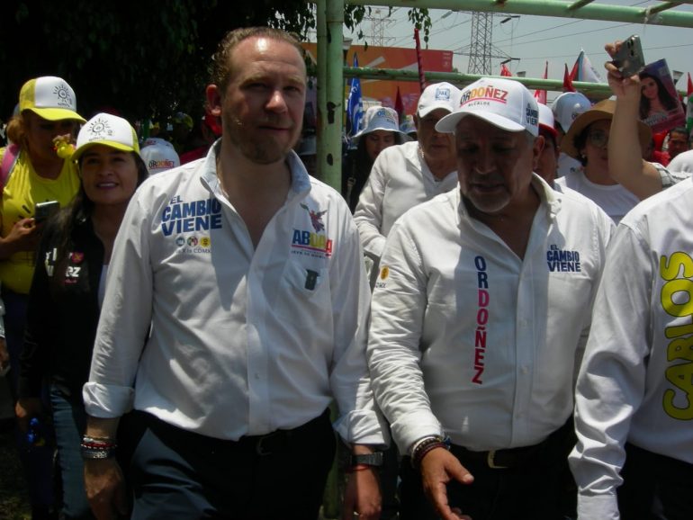 Daniel Ordoñez presentó ante Santiago Taboada su plan para un instalar un parque lineal en Campamento 2 de Octubre