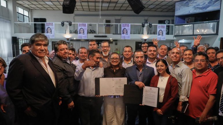 Aleida Alavez y líderes transportistas firman acuerdo por la Movilidad de Iztapalapa