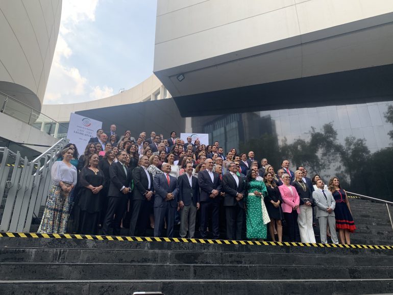 Senadores cierran periodo; termina la legislatura