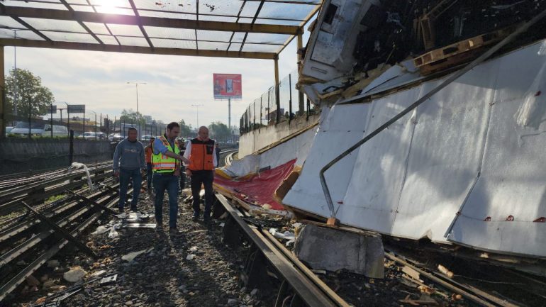 Cerrada la Línea 5 del Metro por volcadura de tráiler