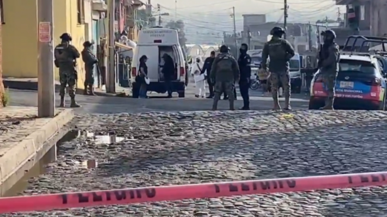 Encontraron varias hieleras con restos humanos en Puebla