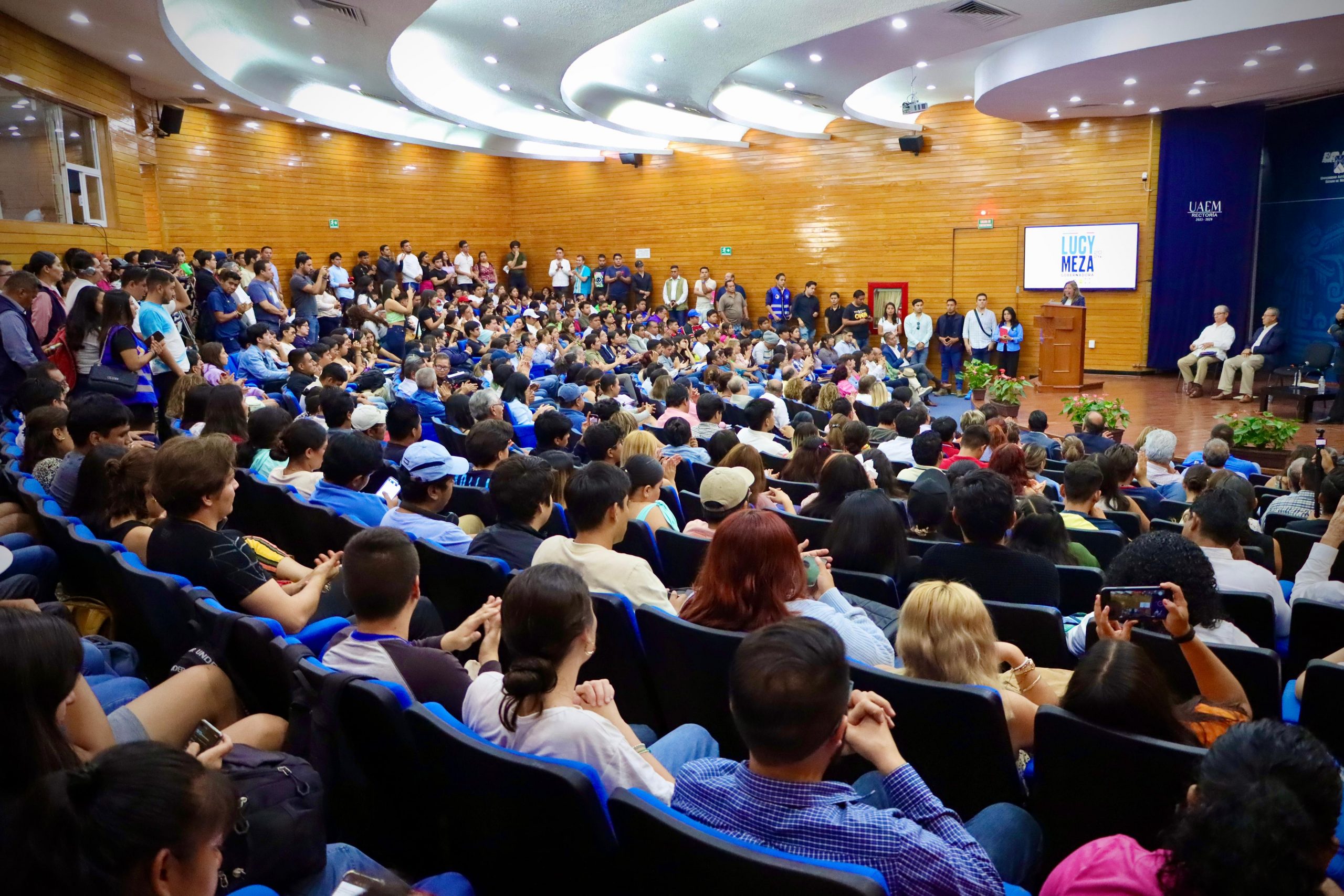Promete Lucy Meza incrementar presupuesto para la UAEM