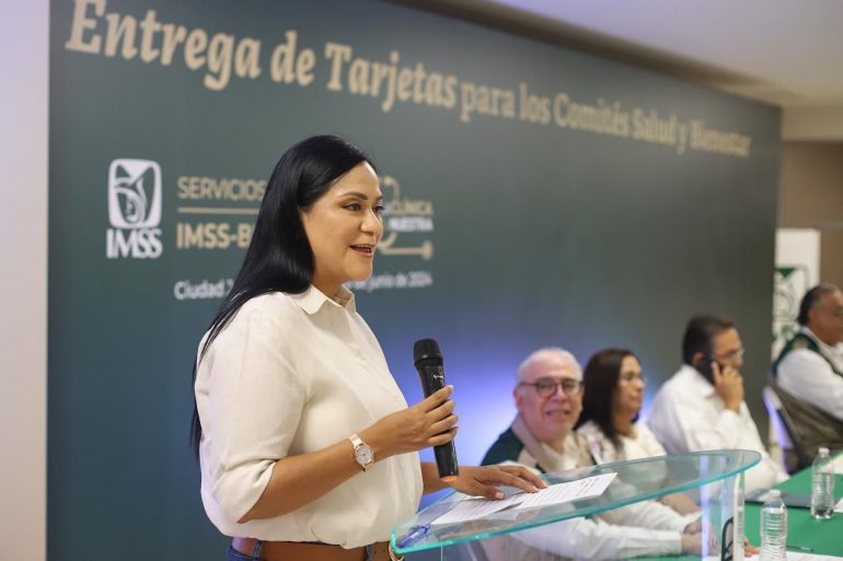 Entregan tarjetas a Comités de “La clínica es nuestra” en Chihuahua