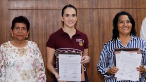 Con ayuda internacional, por Otis, la AMEXCID entrega cuatro camiones de basura para el Puerto de Acapulco