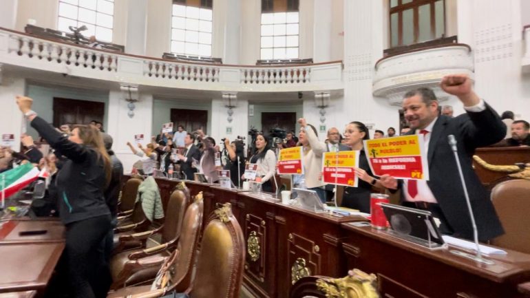 De mero trámite pero con show, el Congreso capitalino ratifica minuta de reforma judicial