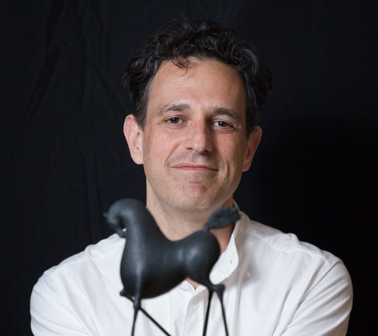 Alberto Spinetti: la escultura, una experiencia para el tacto