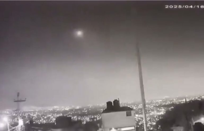 Bólido ilumina el cielo de la CDMX y provoca estruendo en la madrugada