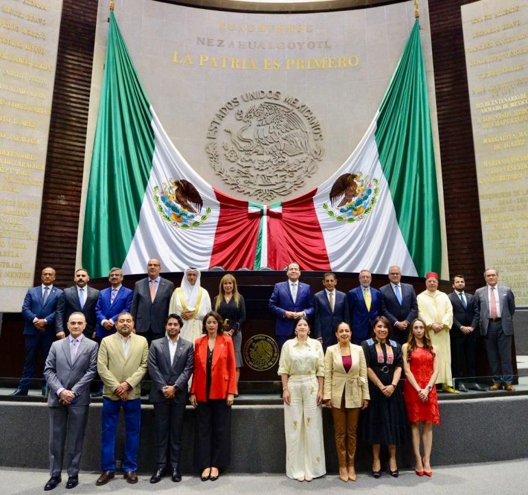 Eruviel Ávila participa en encuentro internacional para buscar modelos a fin de legislar la IA