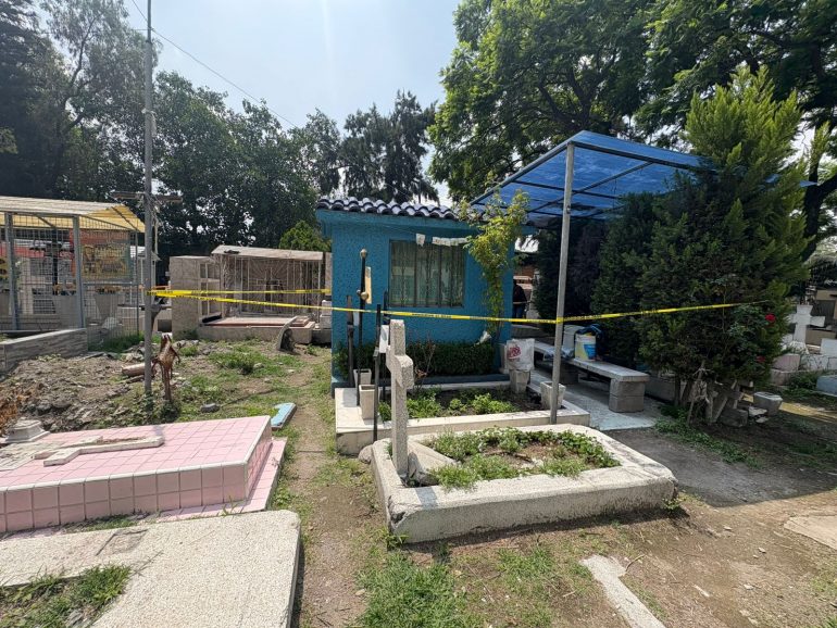 Detienen a hombre por exhumación ilegal en Panteón San José, Iztacalco