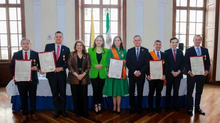 Mauricio Tabe recibe condecoración del Senado de Colombia por defensa de la libertad y la democracia