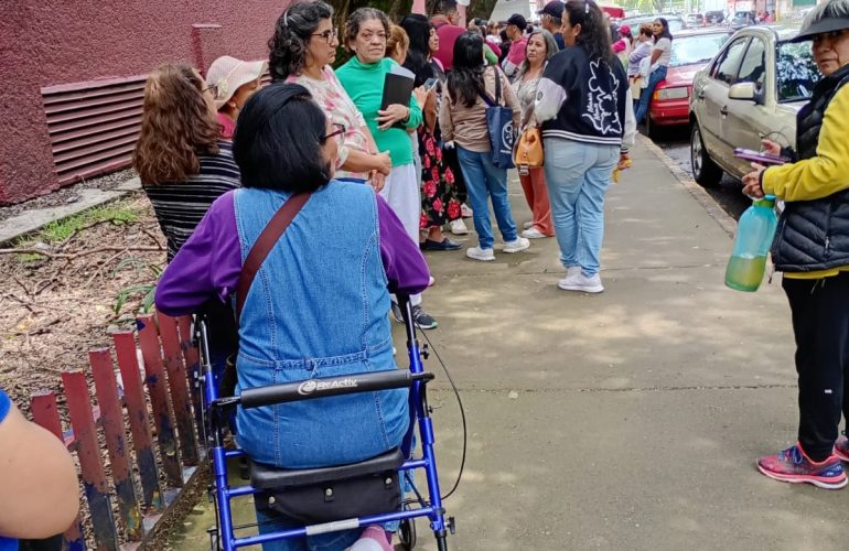 «Programa Mujeres Bienestar 60-64», Coyoacán, un viacrusis, sólo 716 fichas por día y mal trato