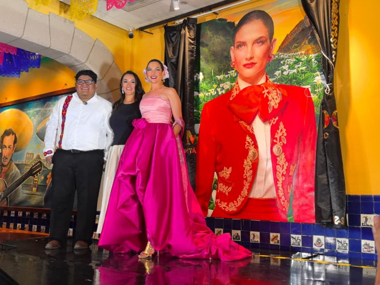 Natalia Jiménez inmortalizada en los festejos de los 100 Años del Salón Tenampa
