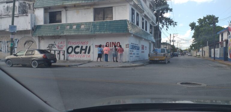 Mural proselitista de Gino Segura despierta alerta electoral en Quintana Roo