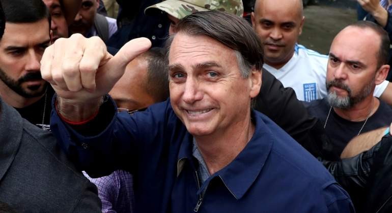 Bolsonaro define su equipo para gobernar Brasil