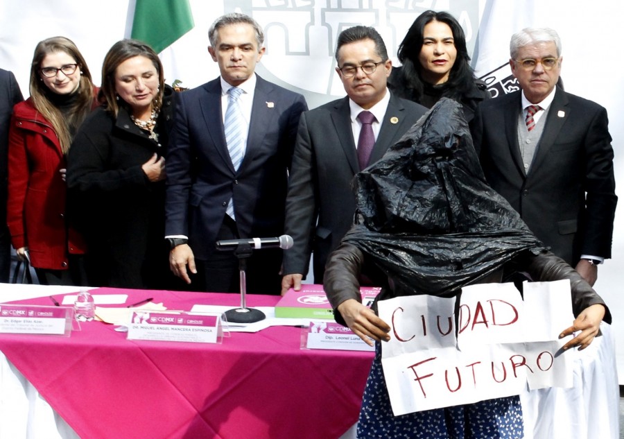 Entrega Mancera Plan de Desarrollo Urbano a la ALDF