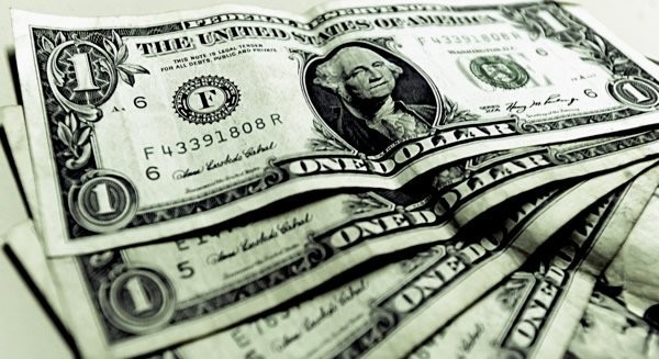 Continúa a la baja el peso